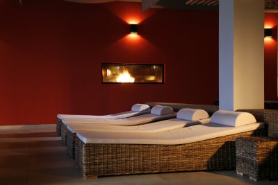 Relaxgalerie mit Kamin