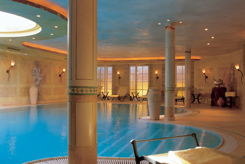 Schwimmbad mit Massaged�sen
