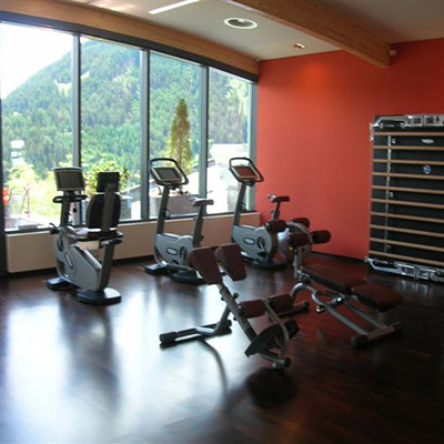 Fitness vor Bergkulisse